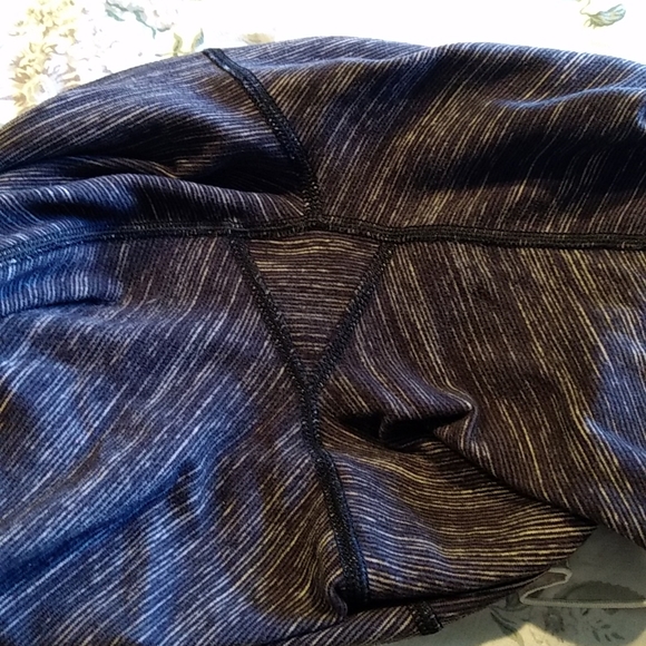 Lululemon Wunder Under Crop - Picture 9 of 9